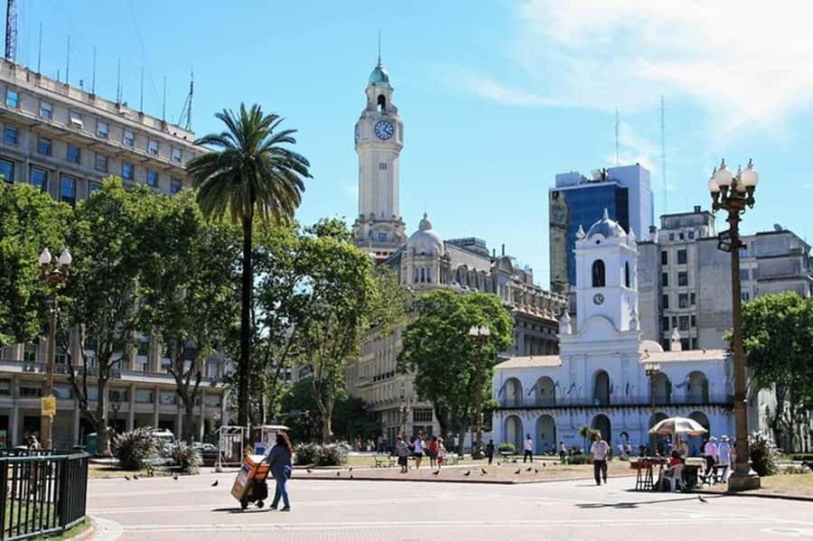 5hs Small Group City Tour of Buenos Aires with Street Food - A smart first ride through Buenos Aires
