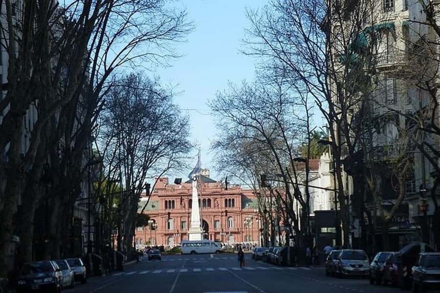 5hs Small Group City Tour of Buenos Aires with Street Food - El Ateneo Grand Splendid, Floralis Genérica, and the UBA law school