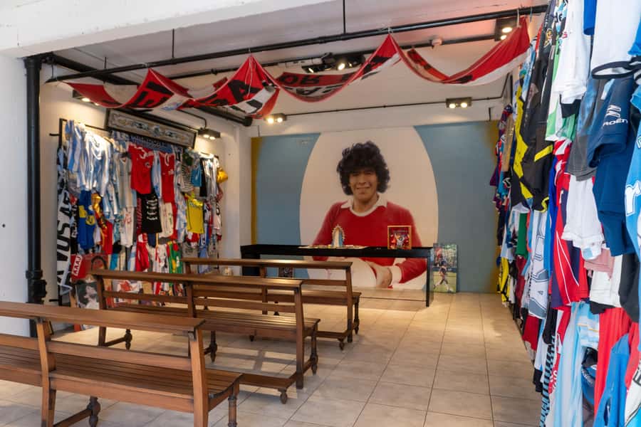 AllMaradona Buenos Aires: Maradona House Museum and Stadium - La Casa de D10S and the family story