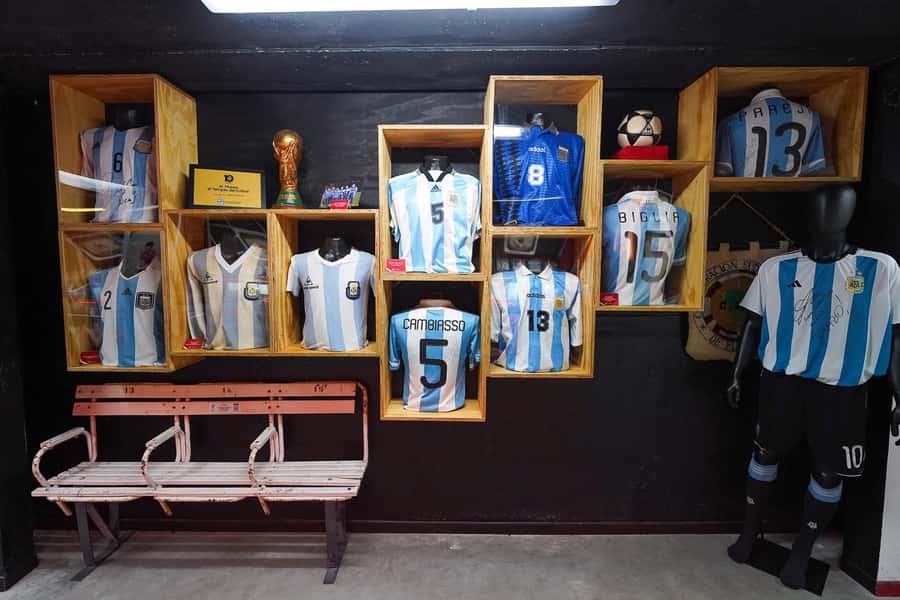AllMaradona Buenos Aires: Maradona House Museum and Stadium - What the guide adds to the visit