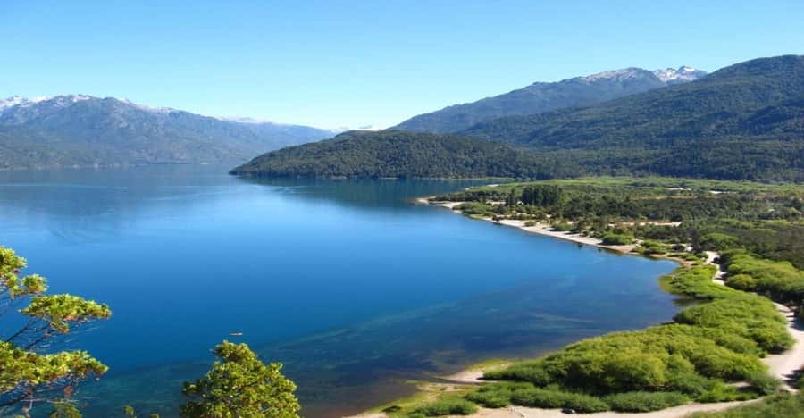 Bariloche: Full-Day El Bolsón and Puelo Lake Tour - Leaving Bariloche for El Bolsón