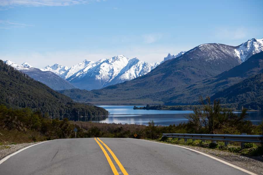 Bariloche: Full-Day El Bolsón and Puelo Lake Tour - El Bolsón’s famous central craft market