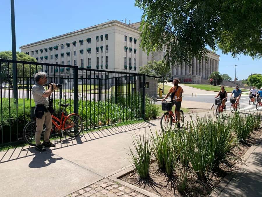 Bike Tour: Buenos Aires to the North - The Law School and Floralis Genérica