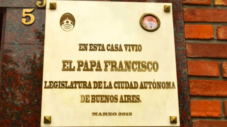 Buenos Aires 3-Hour Small Group Pope Francis Tour - The Metropolitan Cathedral and Plaza de Mayo
