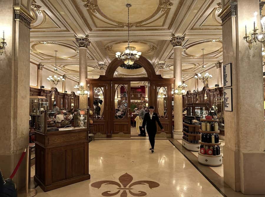 Buenos Aires: 7 Hour Small Group "BA 101" Walk - From Barrio Norte coffee to El Ateneo Grand Splendid