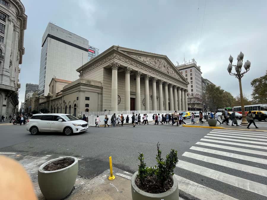 Buenos Aires: Customizable City Tour in Polish - Seeing the classic sights without a fixed script