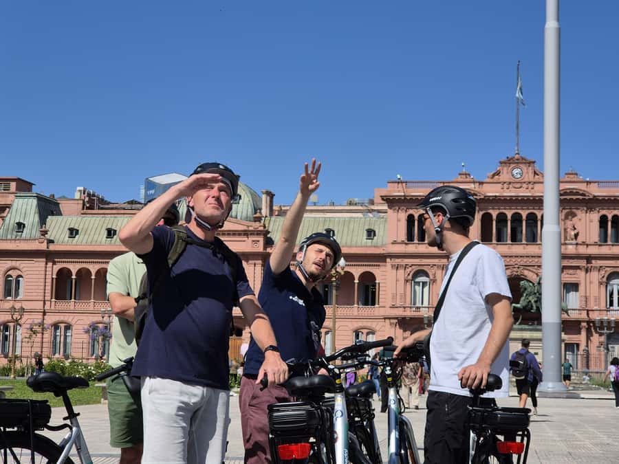 Buenos Aires: E-Bike Tour in the South Circuit of Buenos Aires - San Telmo, cobbled streets, and Plaza Dorrego