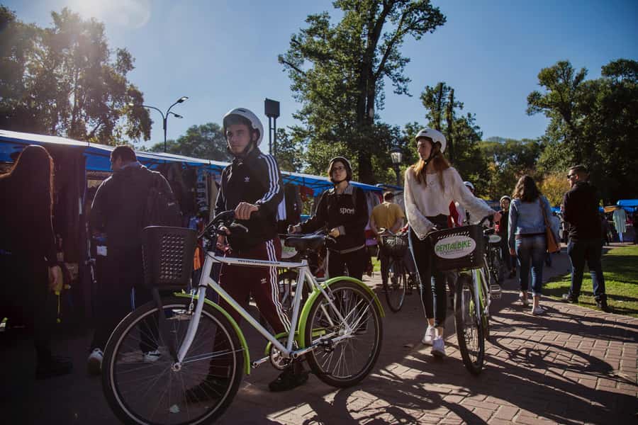 Buenos Aires: Full Day Bike Tour with Lunch - La Boca, Caminito, and the football stop