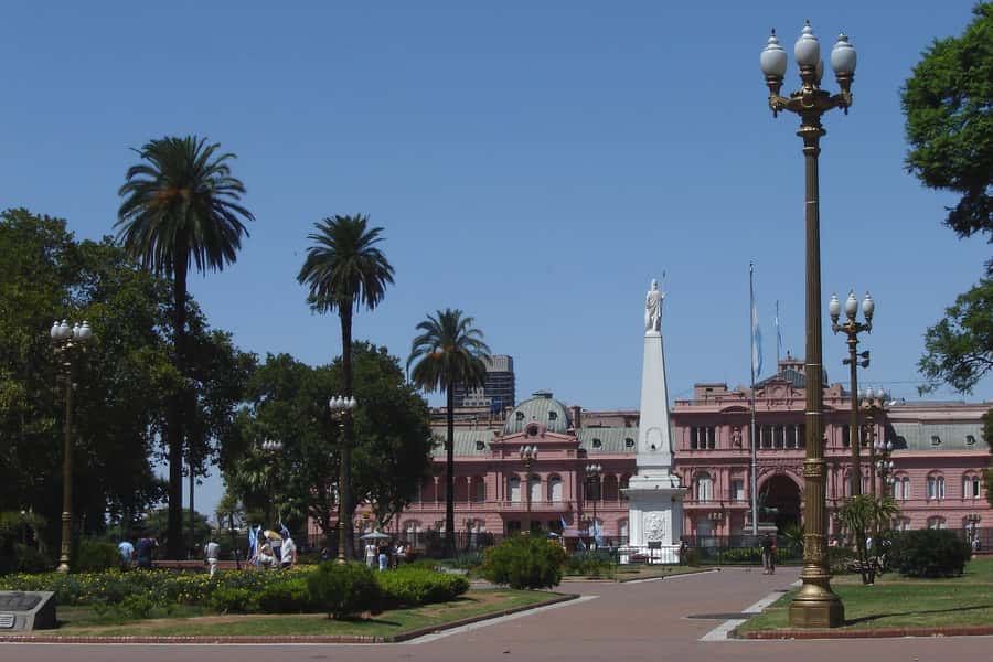 Buenos Aires: Historic District Private Guided Walking Tour - Casa Rosada and the power of the square