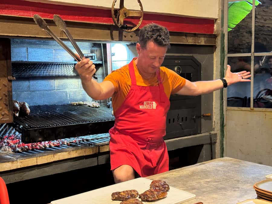 Buenos Aires: Join a Local Family for an Argentine Barbecue - Meeting People Around the Table