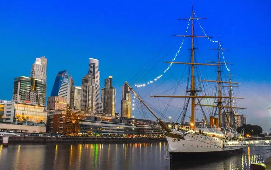 Buenos Aires Premium city tour with street food - San Telmo brings the older city closer