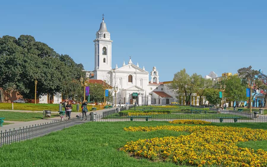 Buenos Aires: Recoleta and Retiro Tip Based Walking Tour - Avenida Alvear and the approach to Recoleta