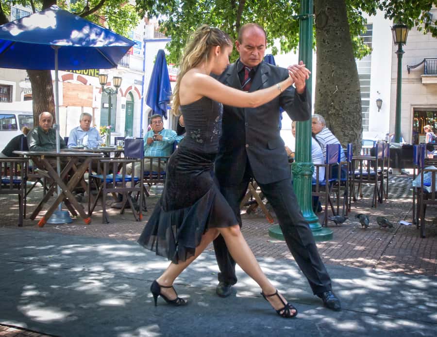 Buenos Aires: San Telmo and Market Guided Walking Tour - The Sunday fair, tango, and narrow streets