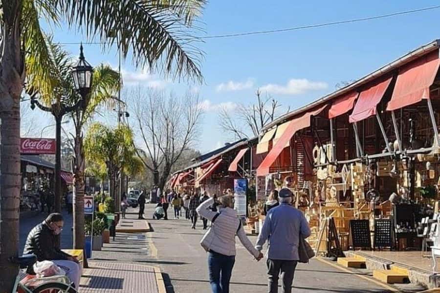 Buenos Aires: Tigre Delta Half-Day Tour with Navigation - Paseo Victorica and Tigre’s riverside center
