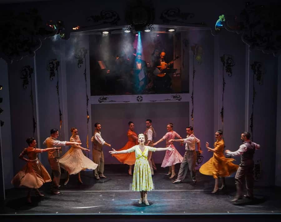 Café de los Angelitos - Traditional Night in Buenos Aires - What the room adds before the show