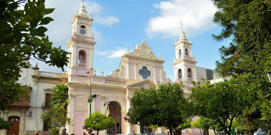 City Tour Salta and San Lorenzo - Güemes and 20 de Febrero monuments