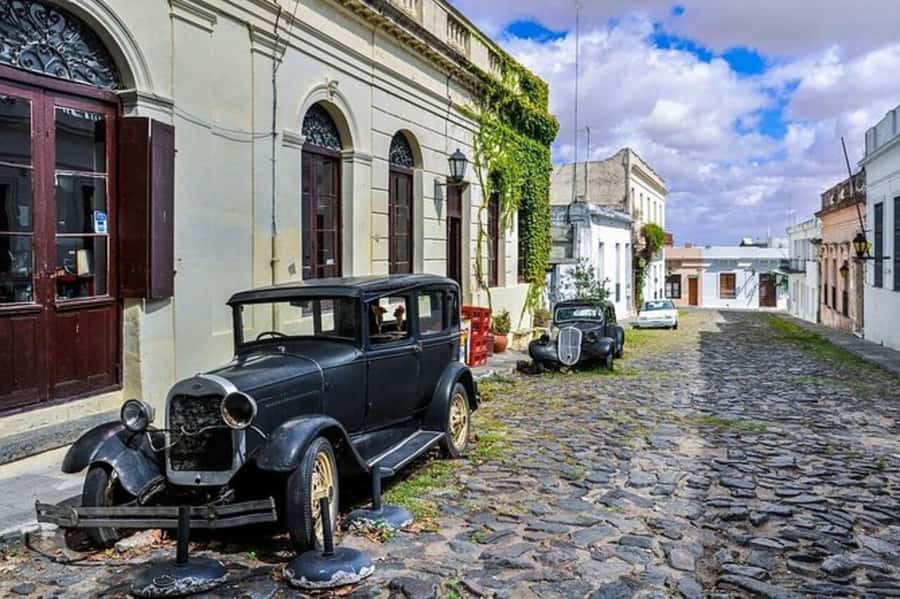 Colonia del Sacramento: Small-Group Day Trip - Hotel Pickup Sets the Tone