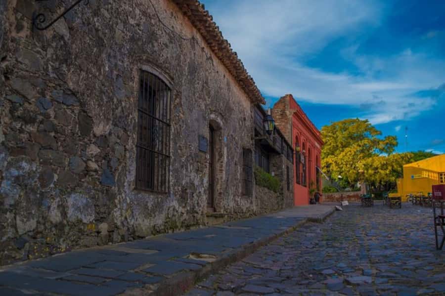 Colonia del Sacramento: Small-Group Day Trip - Walking Into Colonia’s Old Town