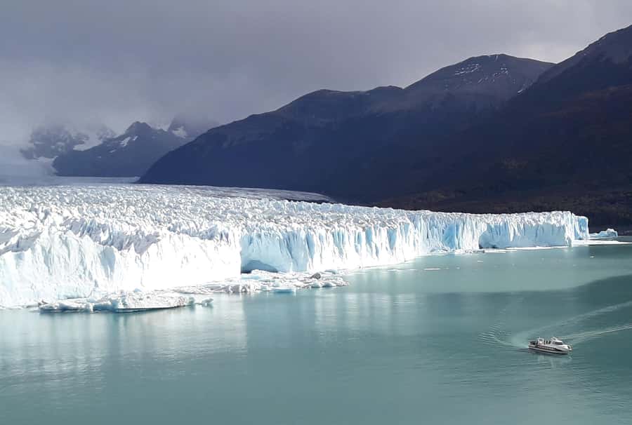 El Calafate: Perito Moreno Glacier, Boat Cruise & Glaciarium - Guides, communication, and the group experience