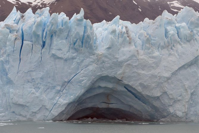 Excursion to the Perito Moreno Glacier, with guide and transfer to / from the hotel - Cerro Comisión and the geology of the region