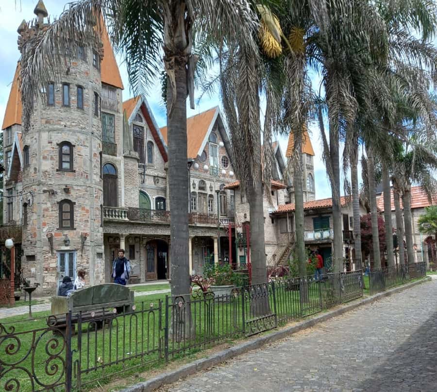 From Buenos Aires: Magical and Mysterious Campanopolis Tour - How the guided tour works for English speakers