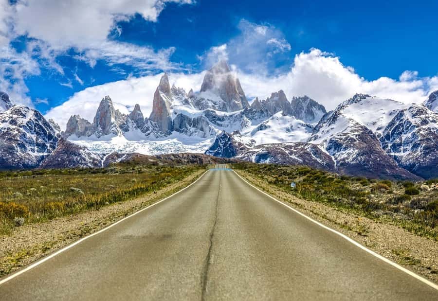From El Calafate: El Chalten Full-Day Tour and Short Hike - A quiet break at Estancia La Leona