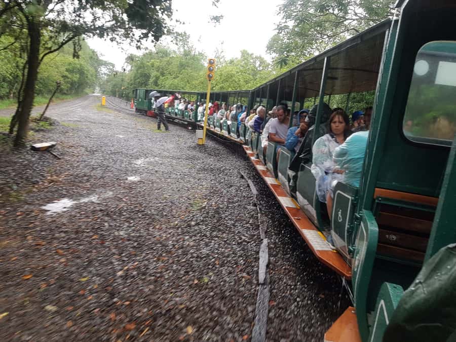 From Foz do Iguaçu: Iguazú Falls Boat Ride Argentina - What the price includes, and what to verify