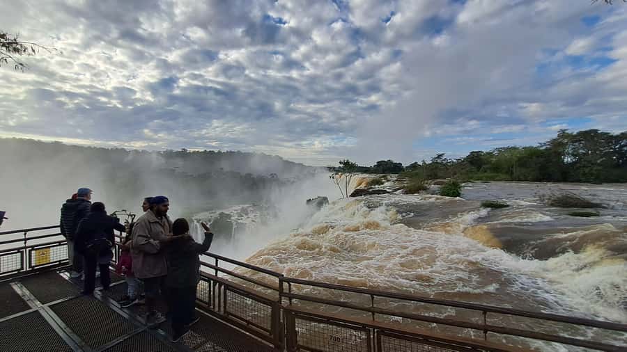 From Foz do Iguaçu: Iguazú Falls Boat Ride Argentina - Who should book this tour
