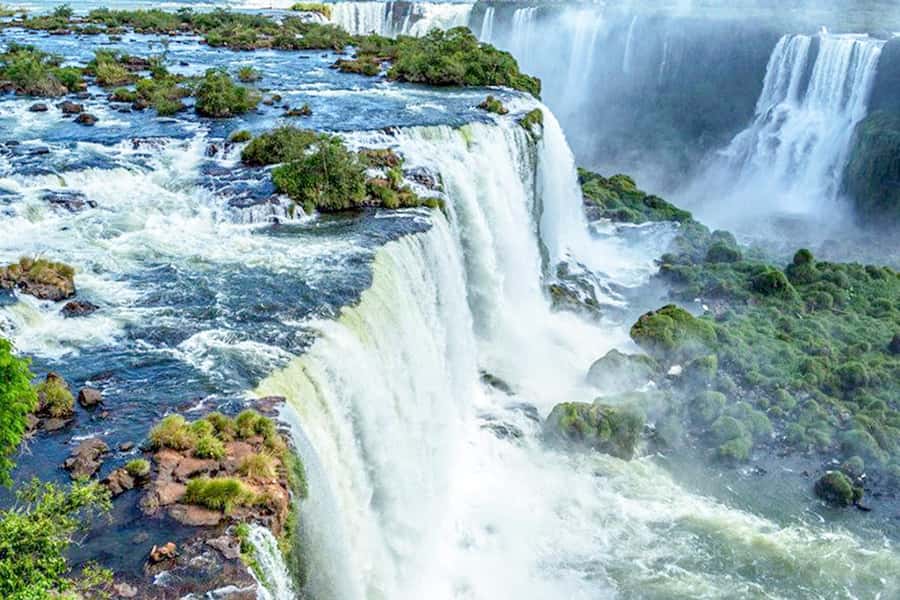 From Puerto Iguazu: Argentinian Iguazu Falls with Ticket - What the guide adds to the day