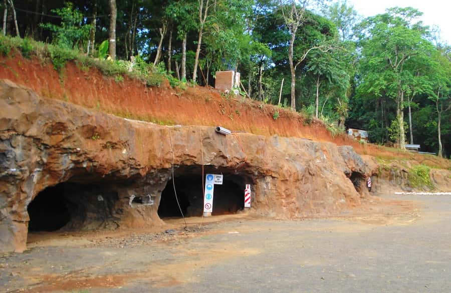From Puerto Iguazu: San Ignacio Ruins and Wanda Mines Tour - What the Wanda Mines actually show you