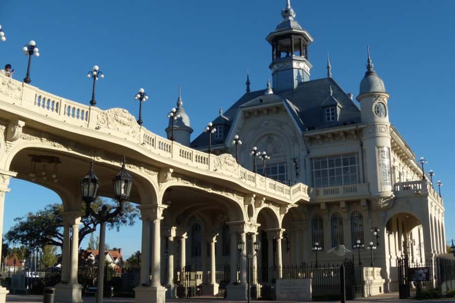 Full Day City Tour Buenos Aires, Recoleta Cemetery and Tigre - How the guides shape the day