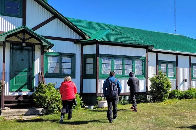 Full Day Tour of Cabo San Pablo and Estancia Pirinaica - Walking to the Leaning San Pablo Lighthouse
