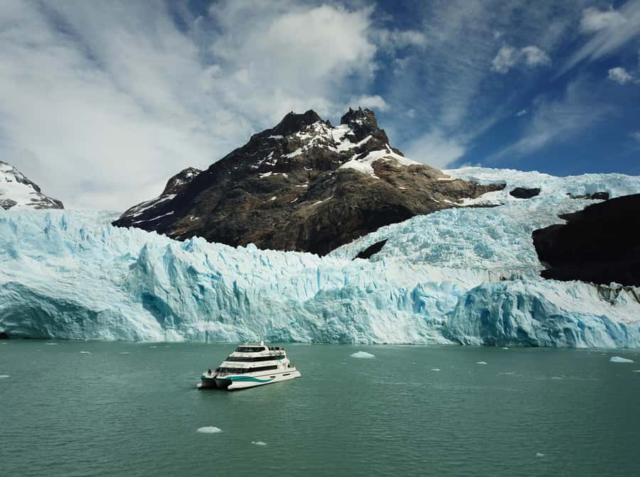 Gourmet Glacier Cruise & Footbridges of Perito Moreno - Sailing through Boca del Diablo