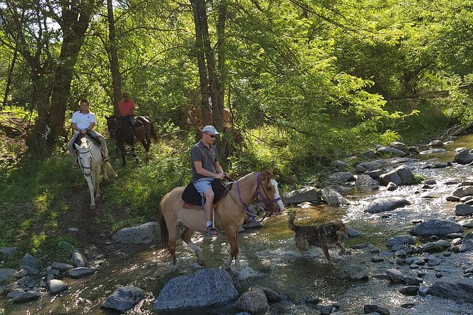 Horseback riding through the Sierras - The first 90-minute ride through the foothills