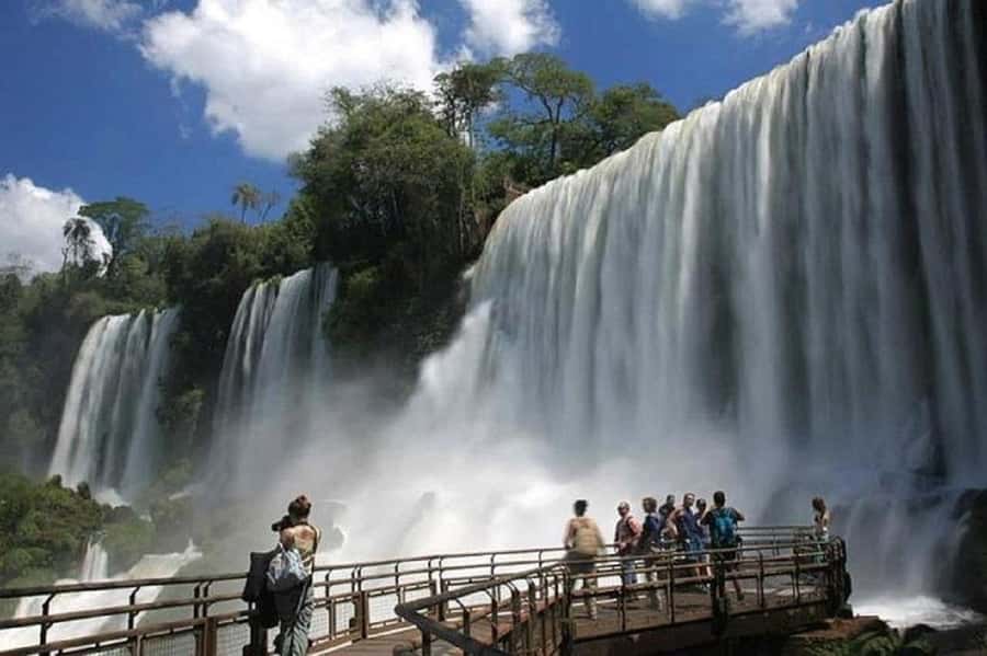 Iguazu Falls Argentinas Tour and Great Adventure Boat Tour - Booking details that affect your plans
