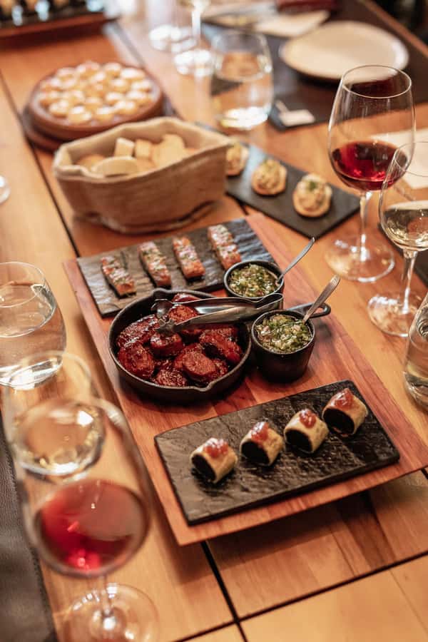 Iguazu Falls: The Argentine Experience Interactive Dinner - Why the communal table matters