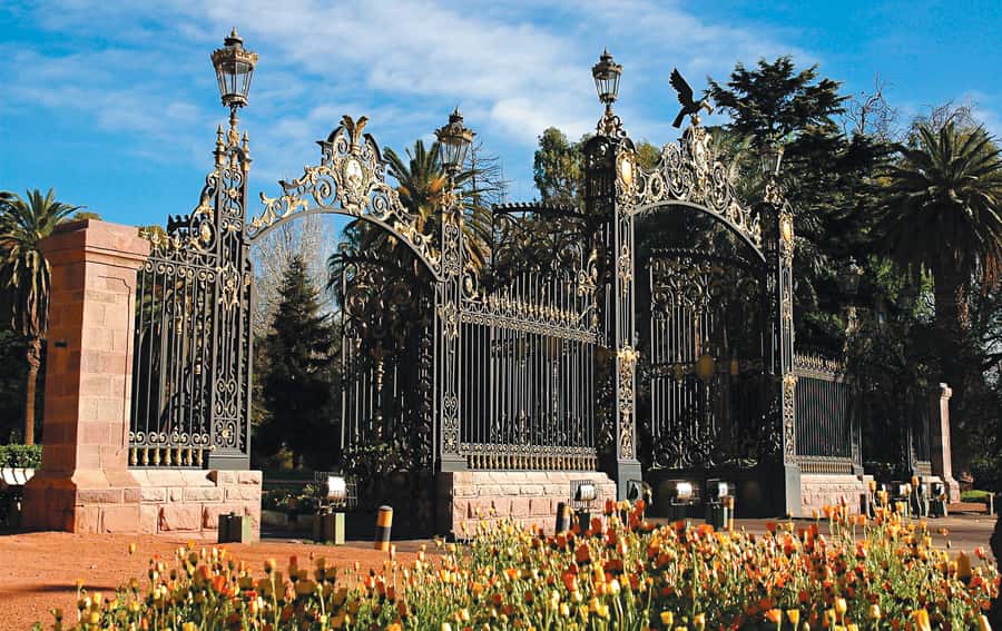 Mendoza: City tour with visit to General San Martin Park - Frank Romero Day Greek Amphitheater and the harvest festival