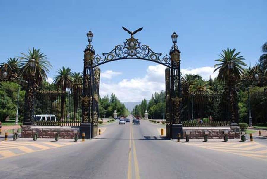 Mendoza: Half-Day Sightseeing City Tour - Why Mendoza Makes Sense as a Half-Day Introduction