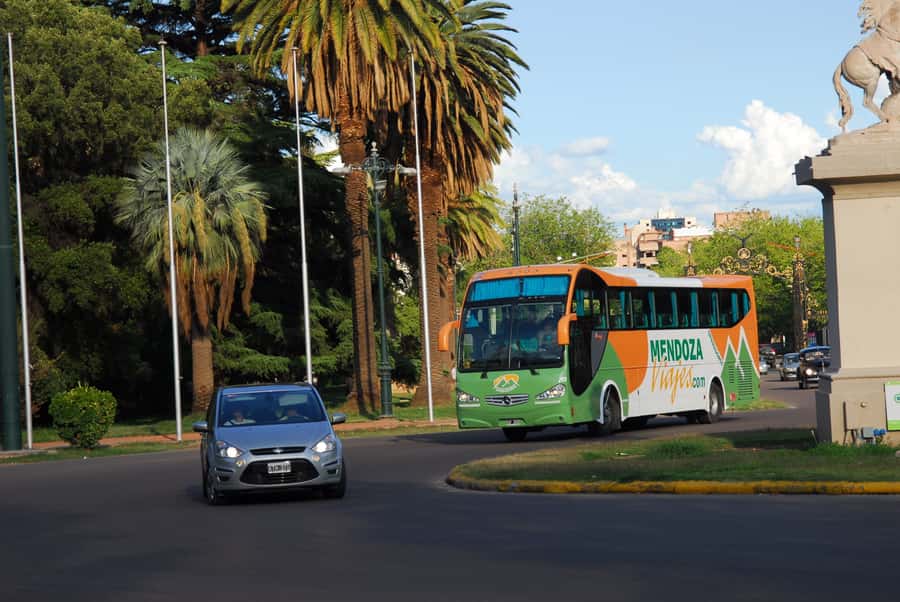 Mendoza: Half-Day Sightseeing City Tour - Starting with La Alameda and the Foundational Area