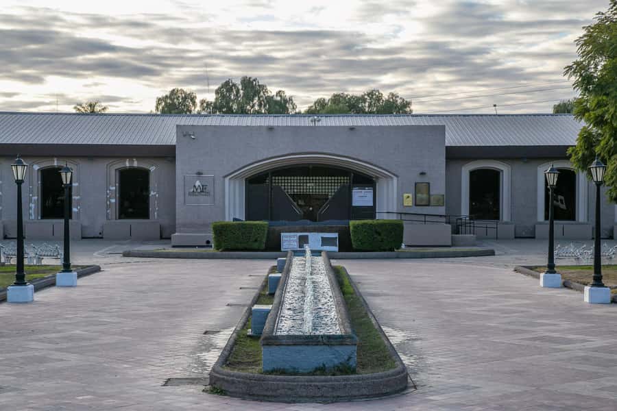 Mendoza: Half-Day Sightseeing Tour - General San Martín Park and its Rose Garden