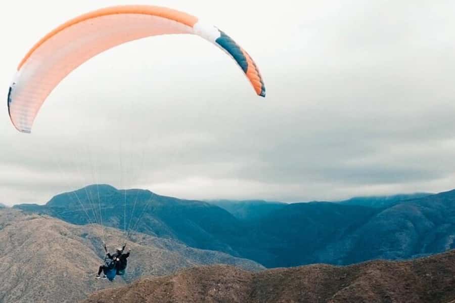 Mendoza: Paragliding Tandem Flight with Instructor - Flying over Mendoza from Cerro Arco