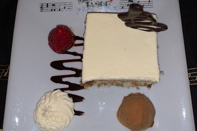 Mr. Tango in Buenos Aires - Señor Tango is dinner theater, not a small tango club