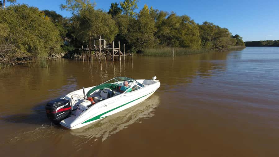 Navigation in Delta of Tigre - Exclusive semi private tour - Narrow channels, shallow streams, and changing views