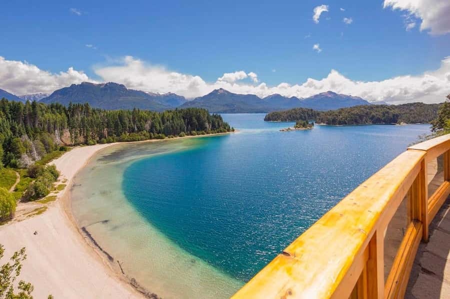 Navigation through Isla Victoria and Bosque de Arrayanes - A clear look at the seven-hour schedule