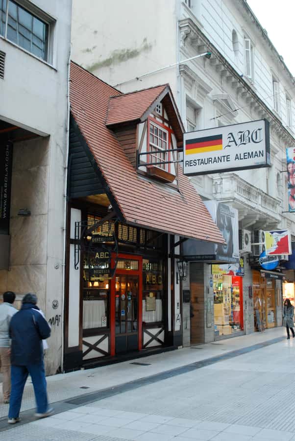 Nazis in Buenos Aires: a historical walking tour - What Max does particularly well