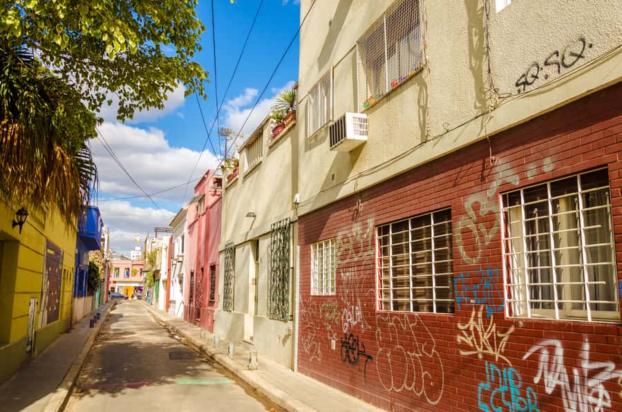 Palermo: Graffiti and Street Art Guided Tour in English - The guides make the two hours work