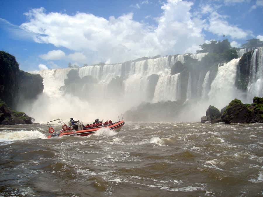 Puerto Iguazu: Argentine Falls & Great Adventure Boat - The Upper and Lower circuits: two different views of Iguazu
