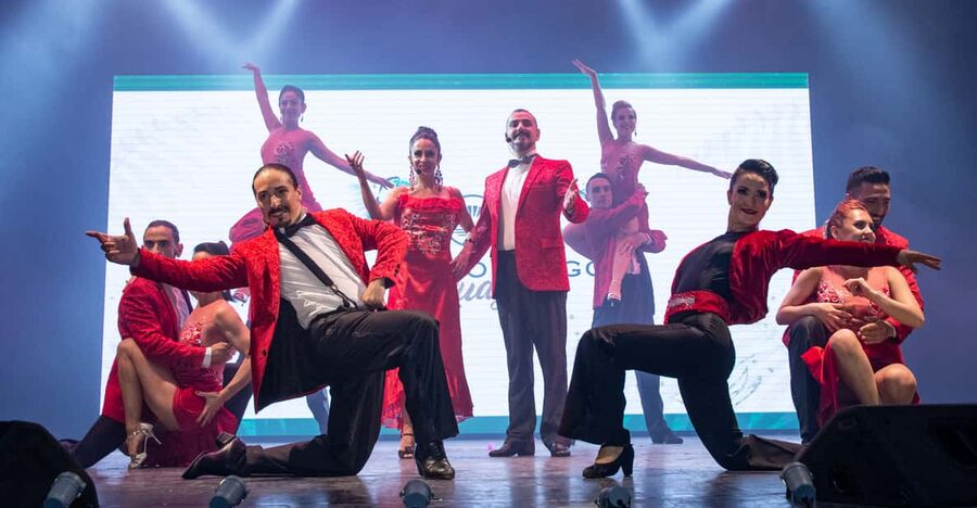 Puerto Iguazu Madero Tango Show - A chance to learn the first tango steps