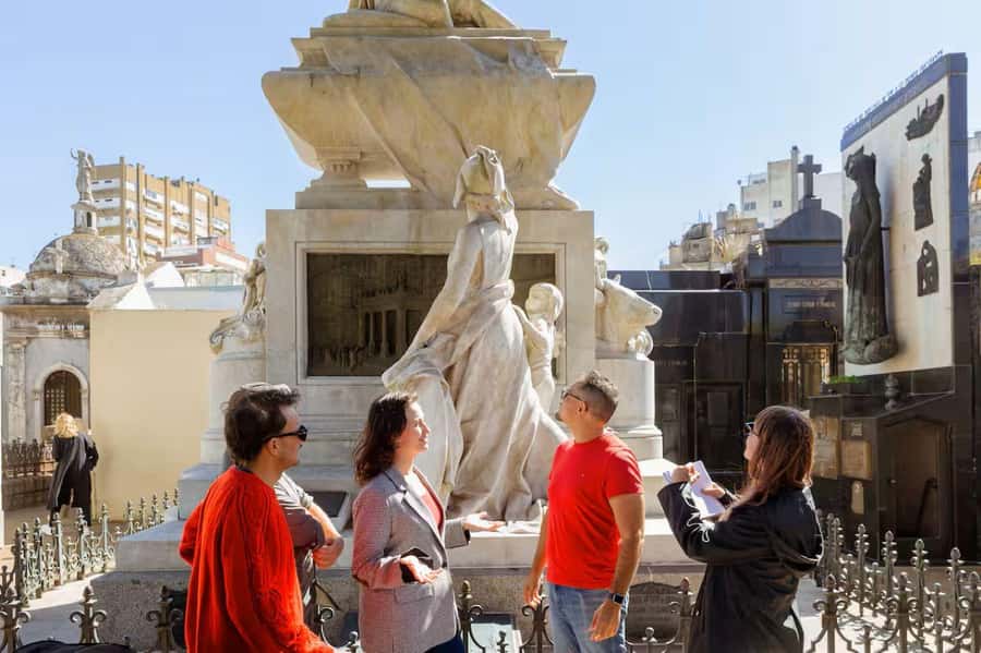 Recoleta & Cemetery for curious people - Key points to know before you book
