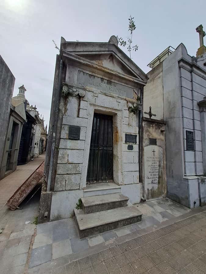 Recoleta & Cemetery for curious people - What the guide’s style means for you